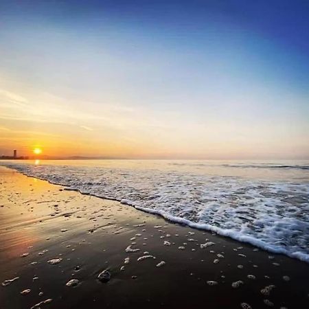 Luxe Living Guest House-Sleeps 6-Private Parking-Free Wifi-Beach-City Swansea Exterior foto