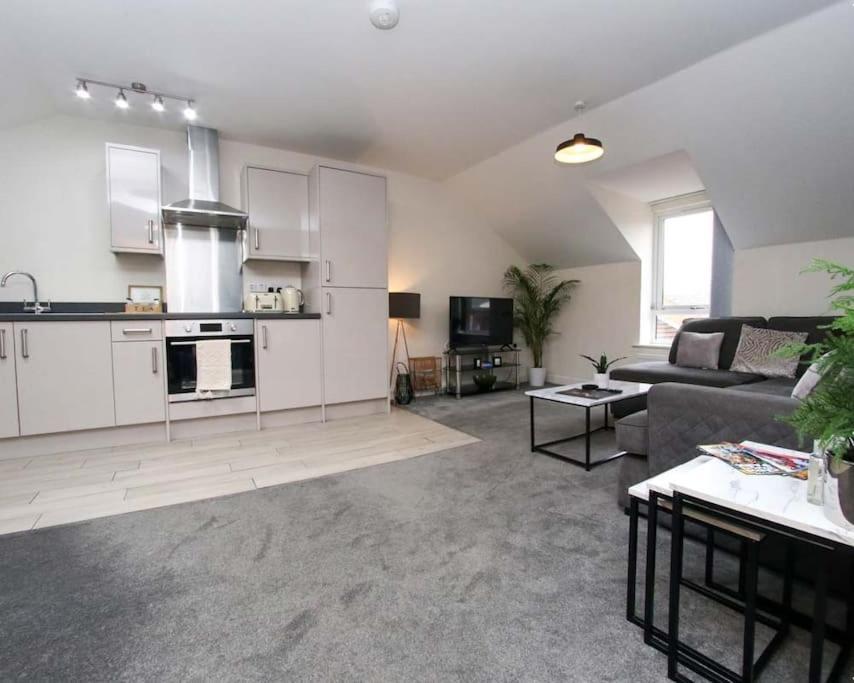 Luxe Living Guest House-Sleeps 6-Private Parking-Free Wifi-Beach-City Swansea Exterior foto